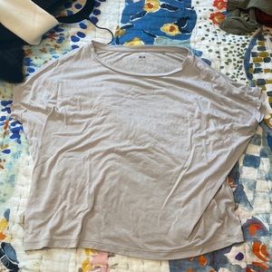 UNIQLO basic tee